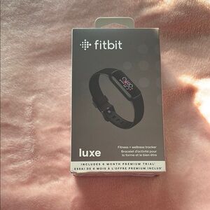 Fitbit Luxe Tracker in Black